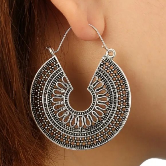 2/$10 NWOT Big Beautiful Filigree Open work Boho earrings Bold Hoop earrings - Picture 1 of 6